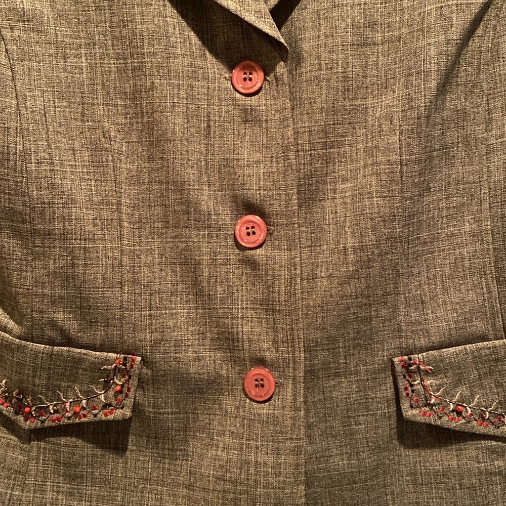 Two piece suit - Picture 5 of 9